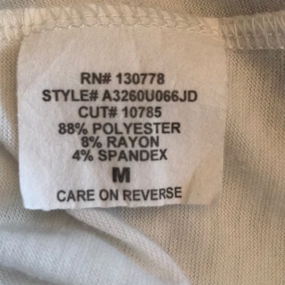 Christmas T-Shirt 🎄 - Picture 6 of 6